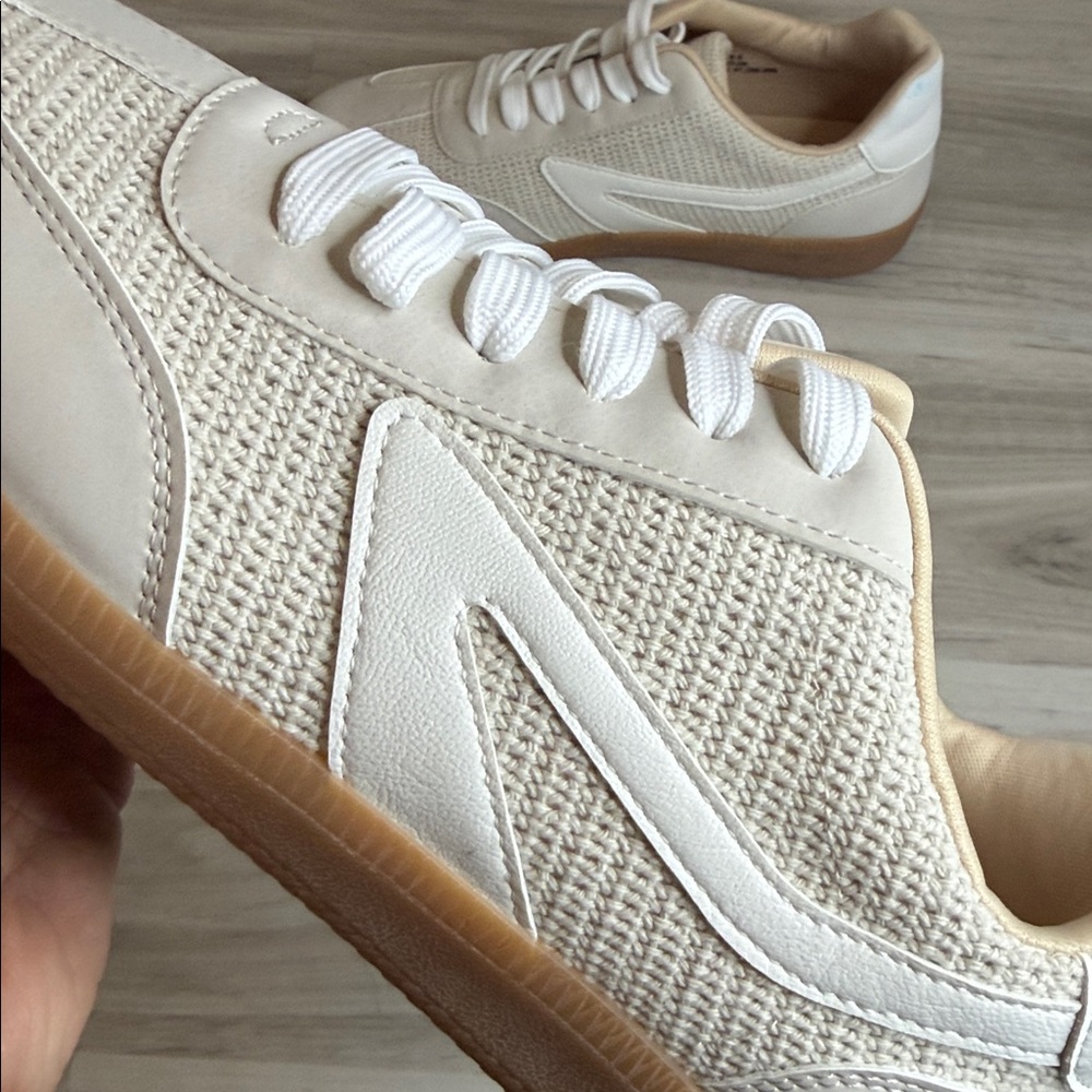 NWOT Dolce Vita Beige Casual Sneakers with White Laces Siz 8.5 Womens - Picture 14 of 16
